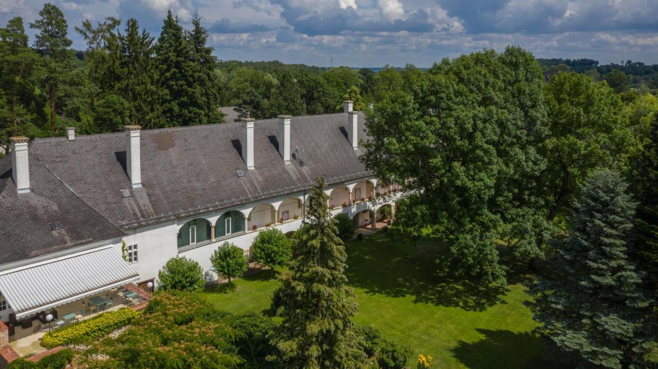 Boutique Hotel Zum Oberjaeger, Schloss Lackenbach Экстерьер фото